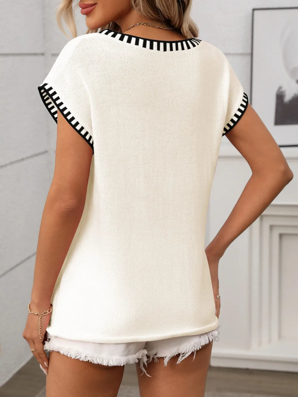 Contrast Trim V-Neck Short Sleeve Knit Top