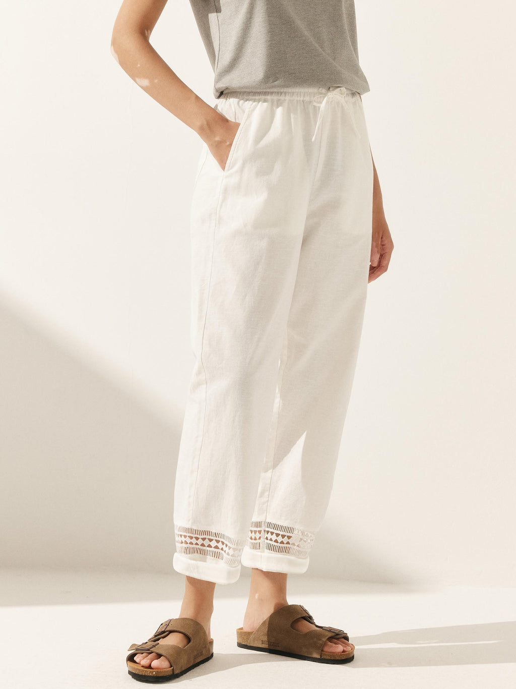 Pantalón RITA de lino con encaje calado, costura, cintura elástica y largo hasta el tobillo