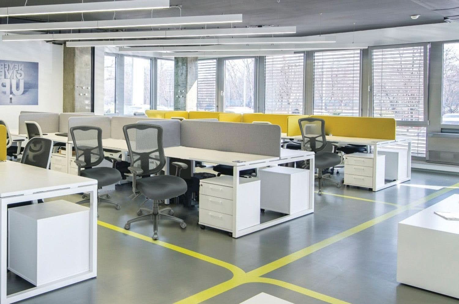 Silla de oficina de malla con respaldo alto Elusion negra con inclinación ajustable