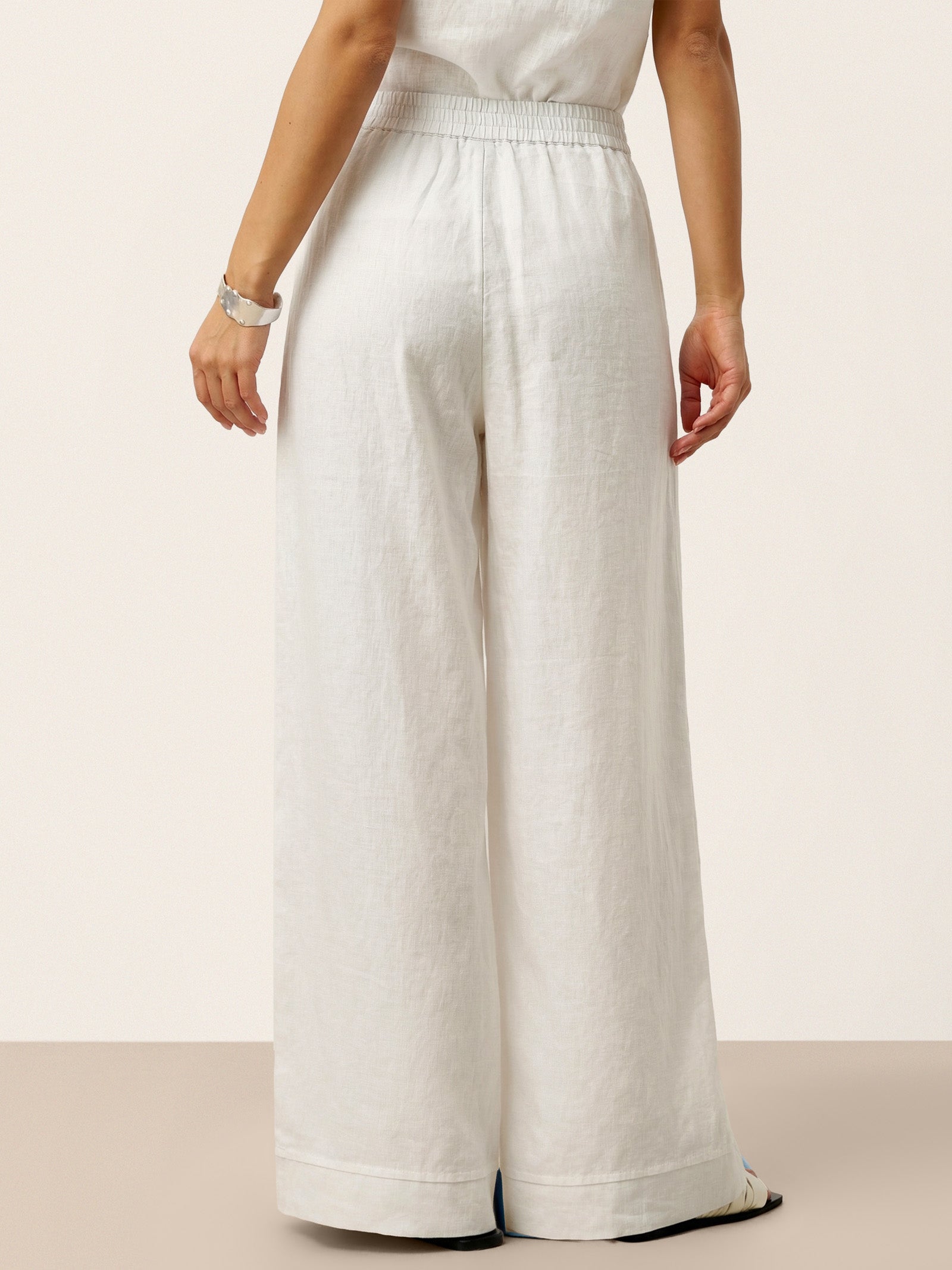 Pantalones VERIDIANA de lino 100% con pliegues esculpidos y espalda elástica, de corte relajado