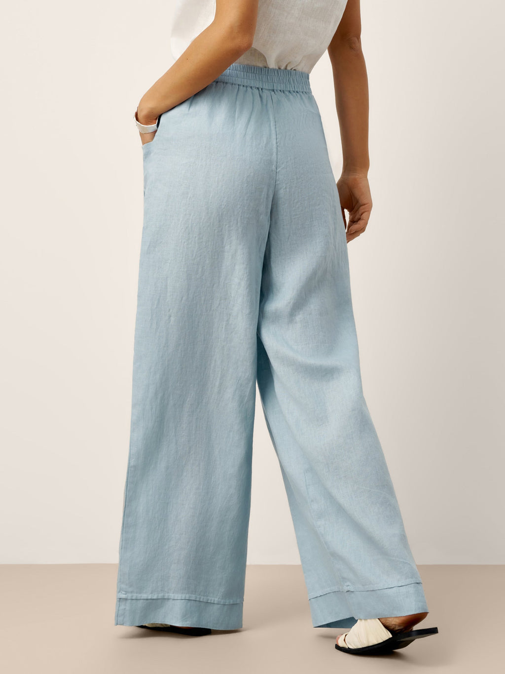 Pantalones VERIDIANA de lino 100% con pliegues esculpidos y espalda elástica, de corte relajado