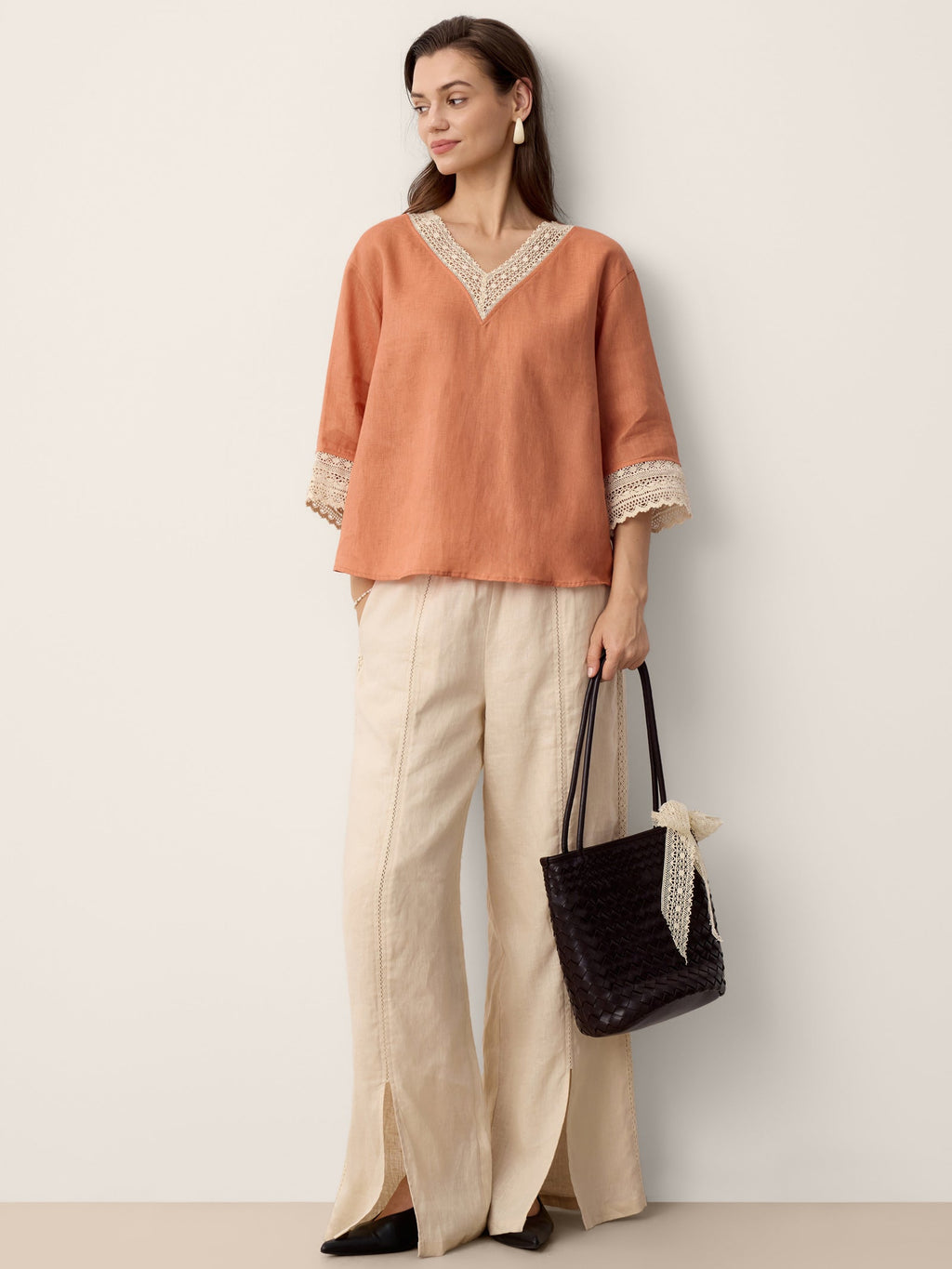 Pantalones BRONTE de lino 100% con panel de encaje y bajo dividido