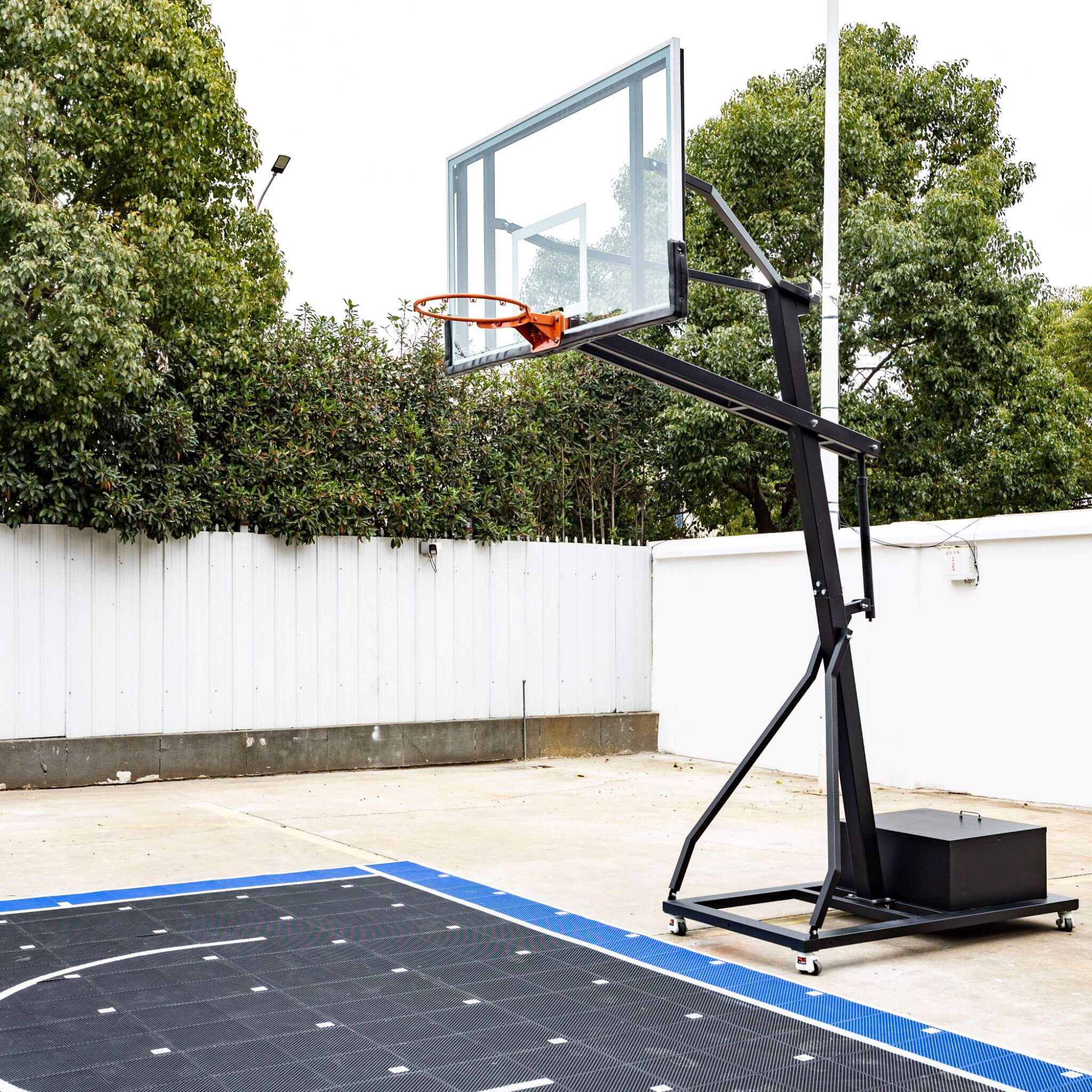 [18X24FT] Aro de Baloncesto Portátil Ajustable de Alta Resistencia Con Cancha (SAK72980)