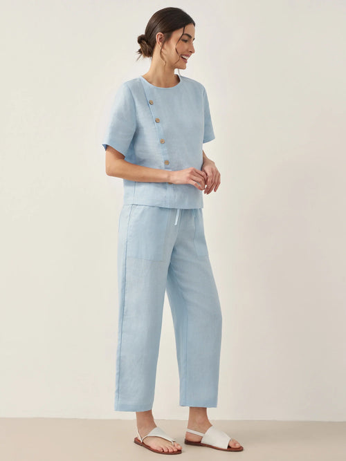 Conjunto JOSIE de top de manga corta con cuello redondo y detalle de botones y pantalón 100% lino
