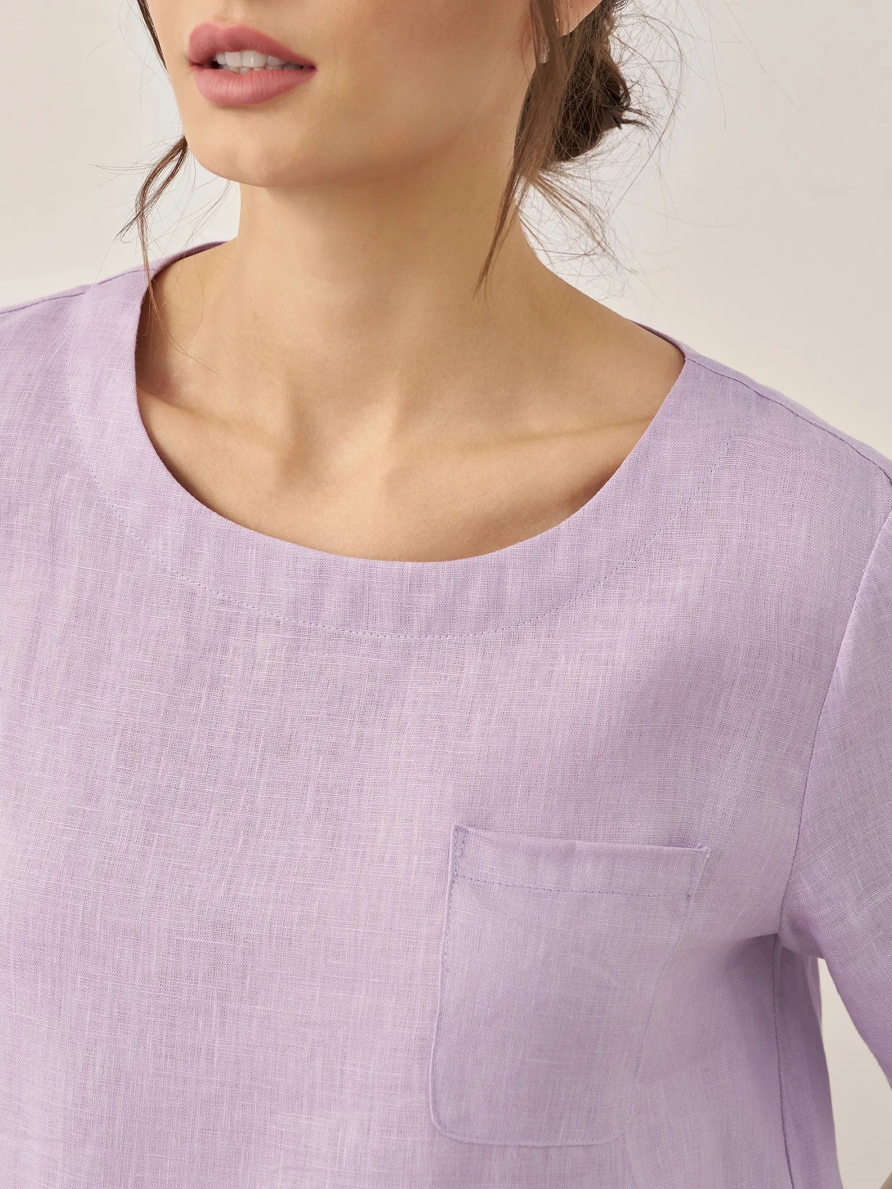 Conjunto de Top de Manga Corta con Cuello Redondo, Detalles de Botones y Pantalones 100% Lino SASHA