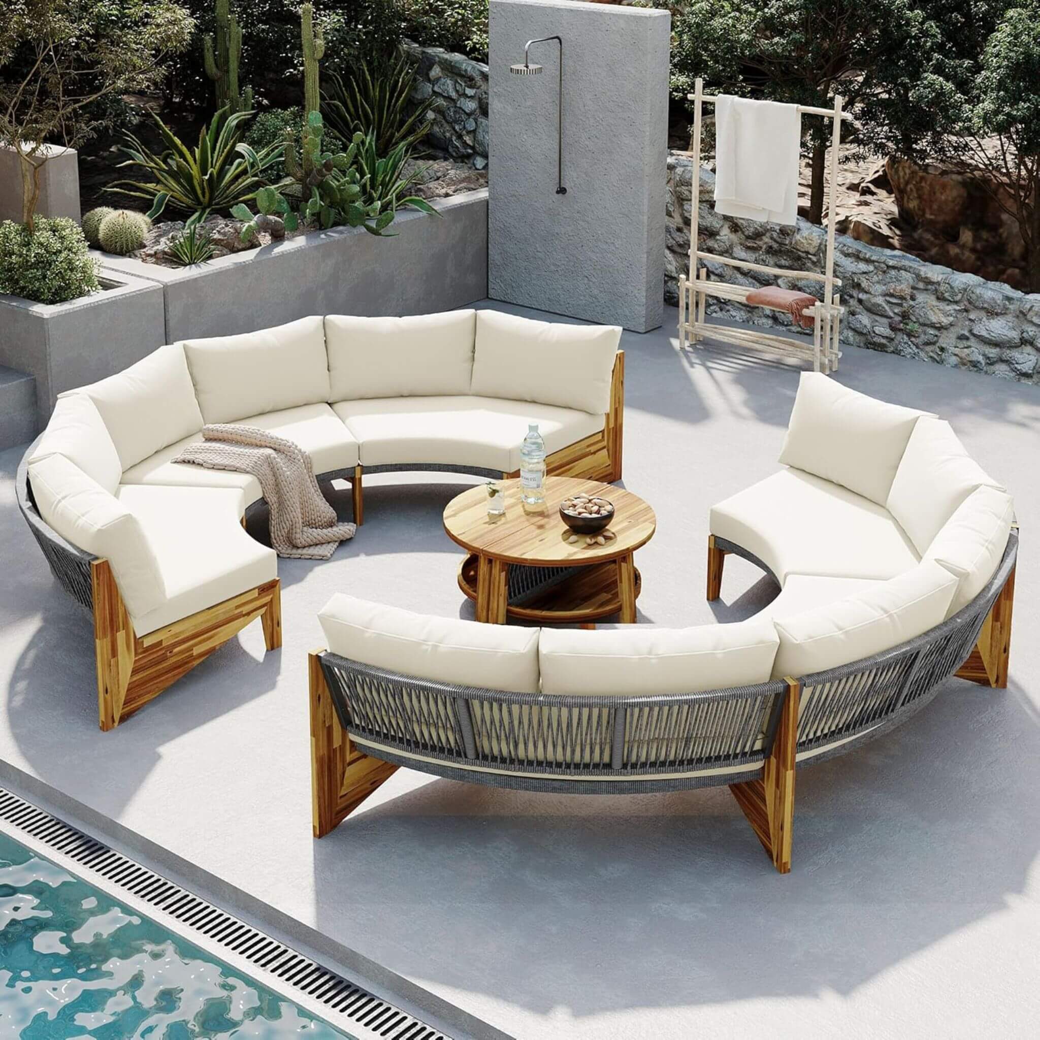 Juego de seccional de patio beige Alora de 6 plazas en forma de media luna con cojines y mesa (SAK61928)