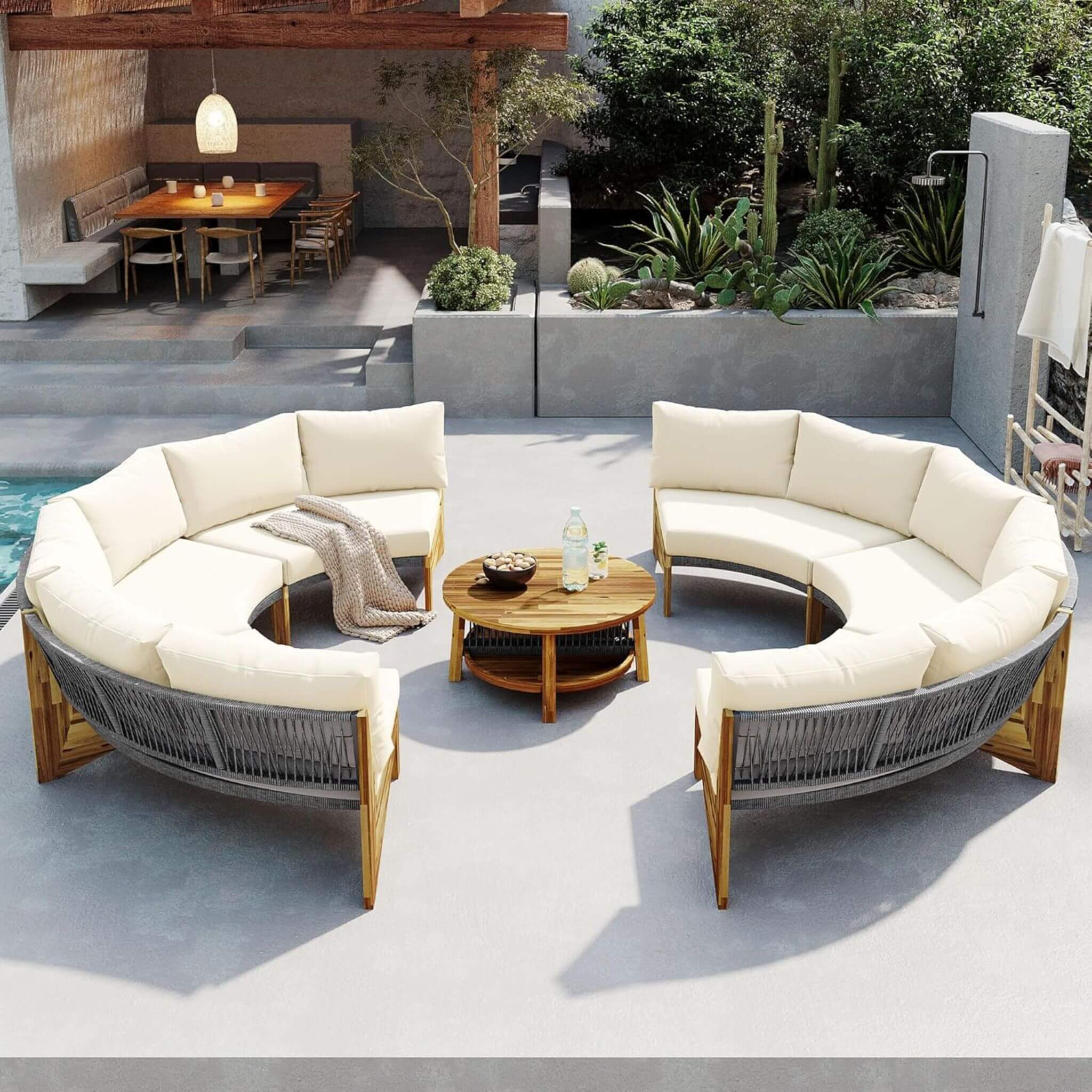 Juego de seccional de patio beige Alora de 6 plazas en forma de media luna con cojines y mesa (SAK61928)