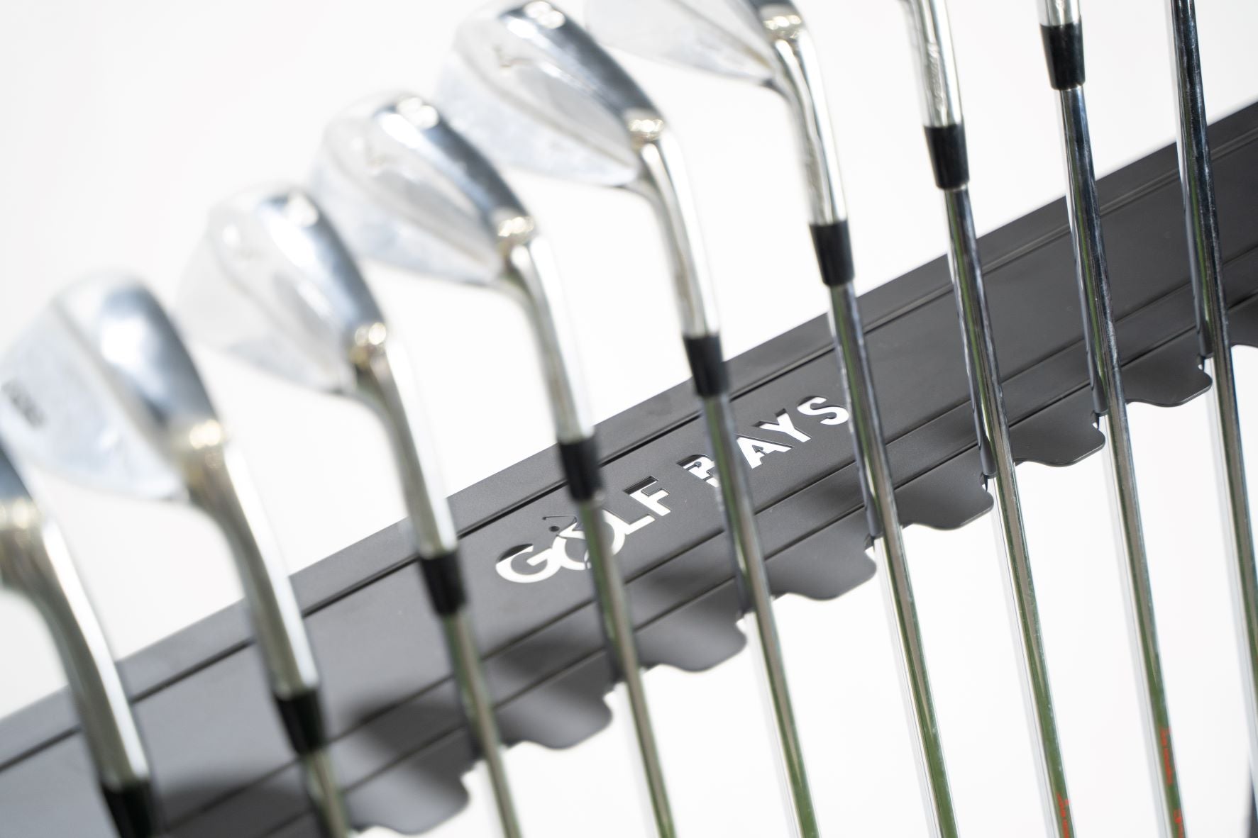 Estante de almacenamiento para palos de golf GolfBays, con capacidad para 14 palos, estante de almacenamiento de equipos para interiores