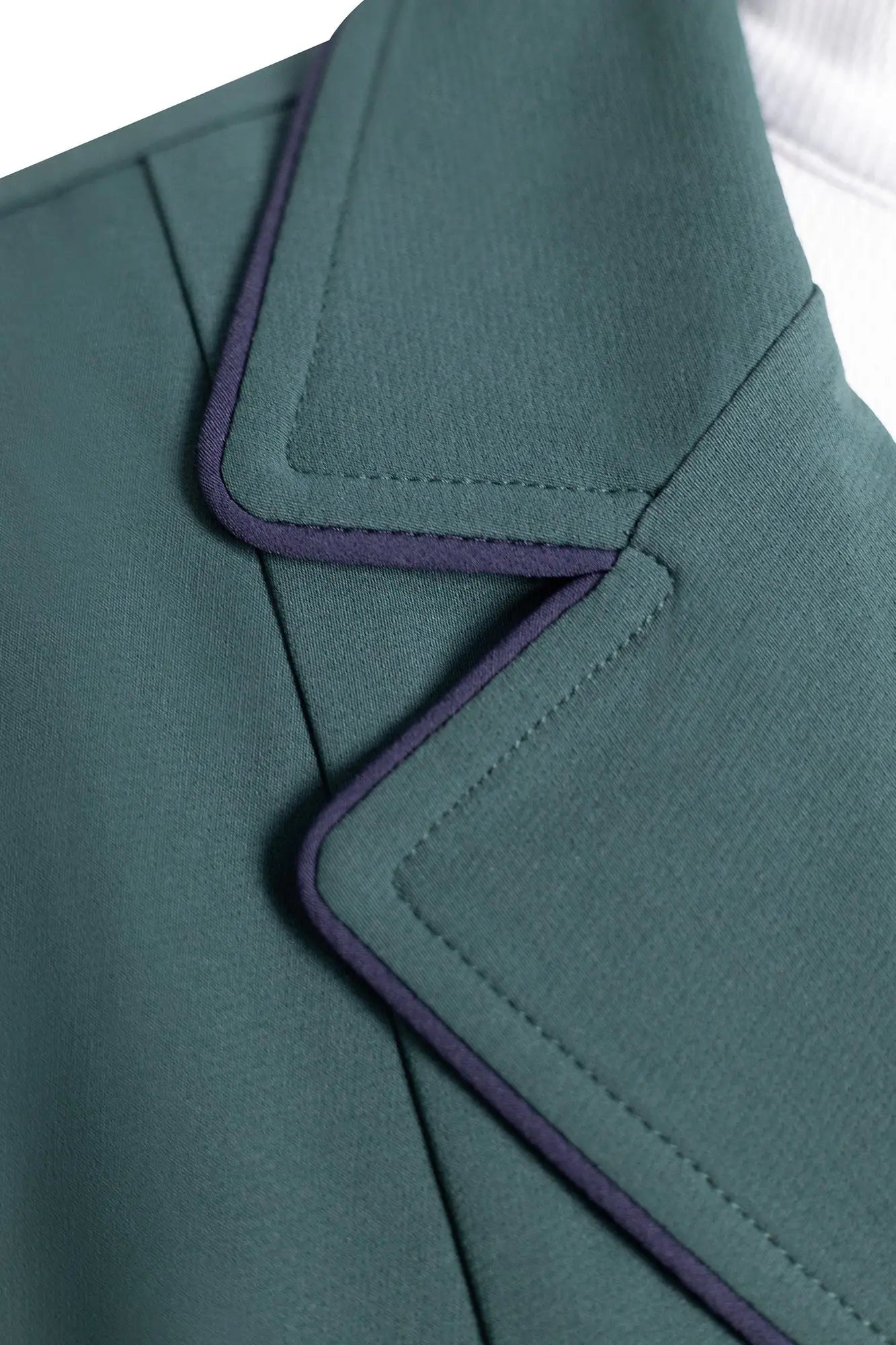 Chaqueta de concurso Grand Prix Ladies EQJ Classic de 3 botones, verde nuevo con ribete azul marino