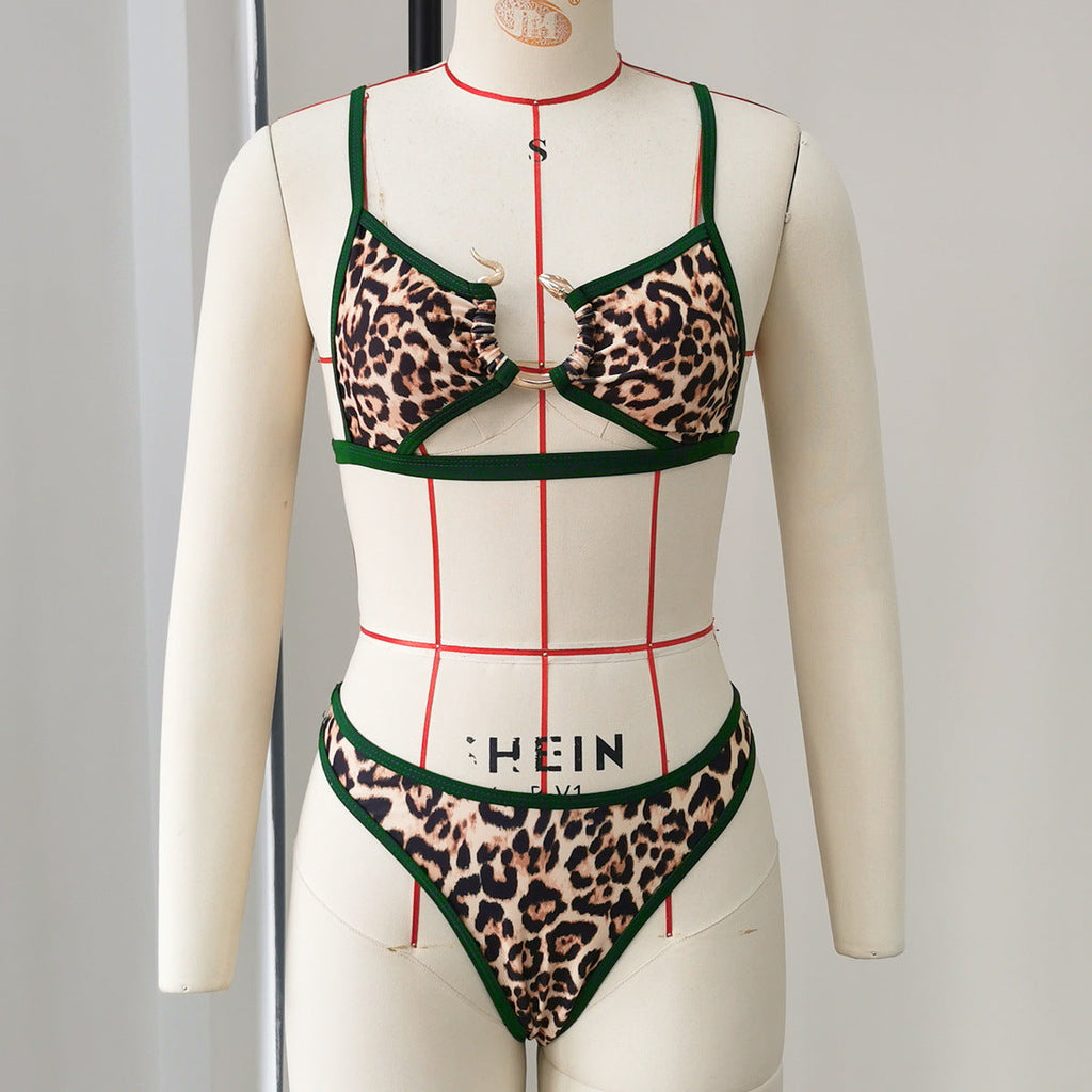 Bikini de tiro bajo con abertura alta, estampado de leopardo sexy, bikini de mujer con tiras huecas y recortes.