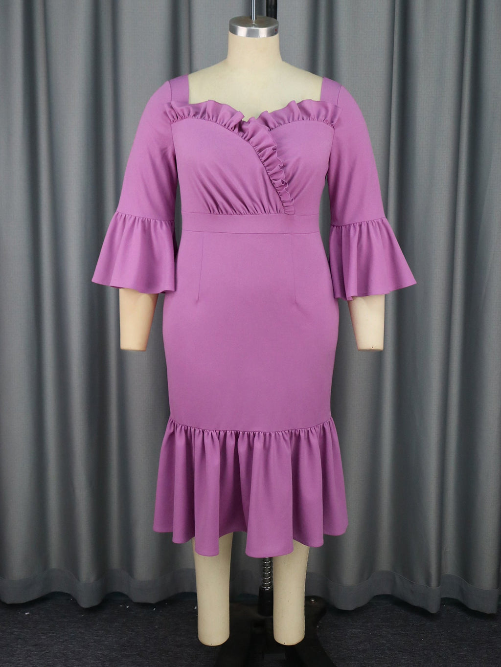 Vestidos Elegantes con Espalda en V, Cuello Cuadrado Morado, Cola de Pez Acampanada y Volantes de Madera