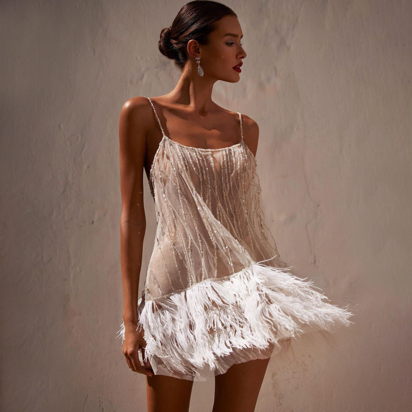 Vestido de fiesta de llegada, vestido sexy sin espalda, vestido de tirantes con lentejuelas, malla y borlas superpuestas