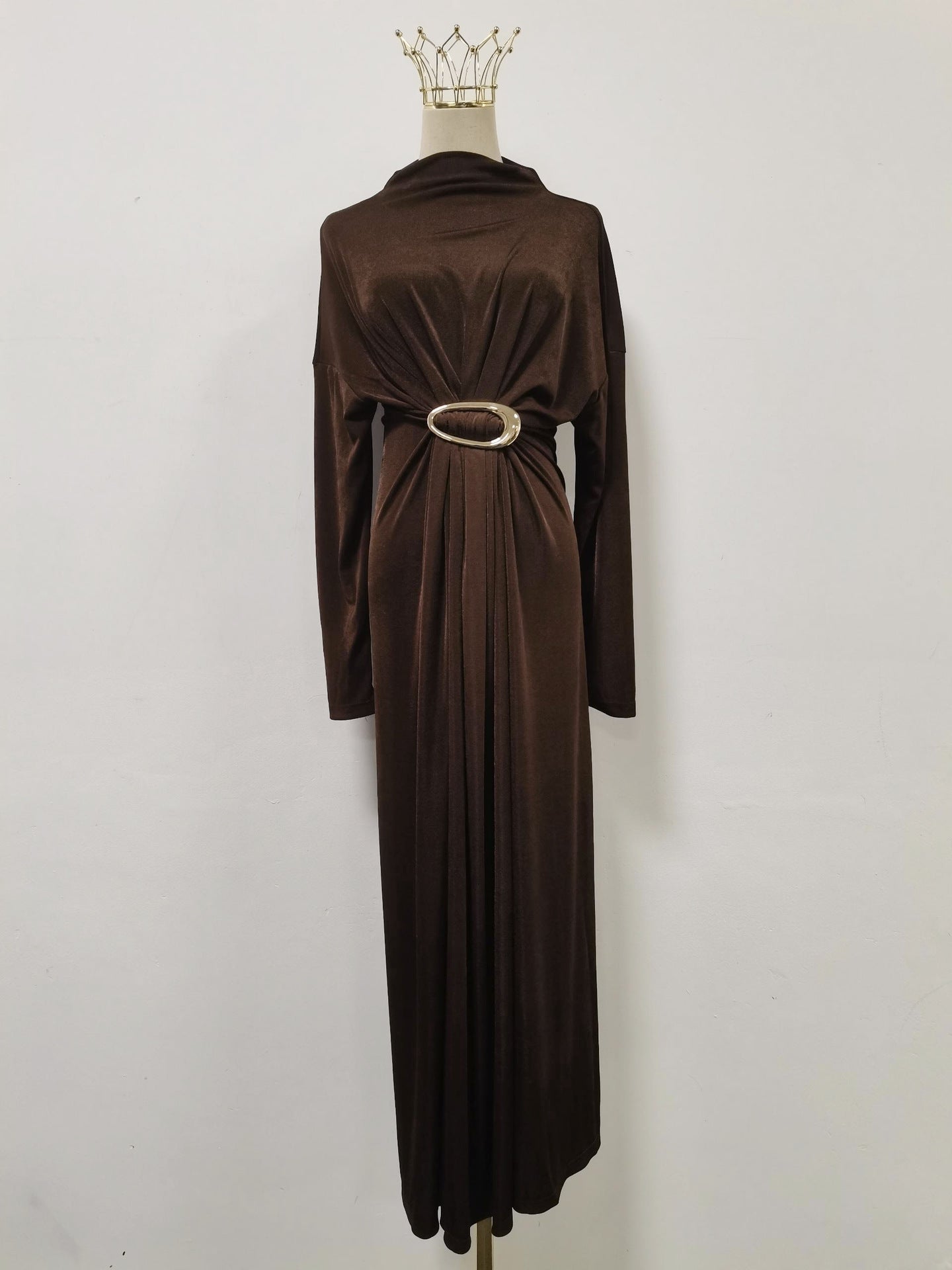 Vestido Maxi de Mujer de Otoño de Metal Retro Decorativo con Media Cintura Ceñida de Cuello Alto y Cintura Alta