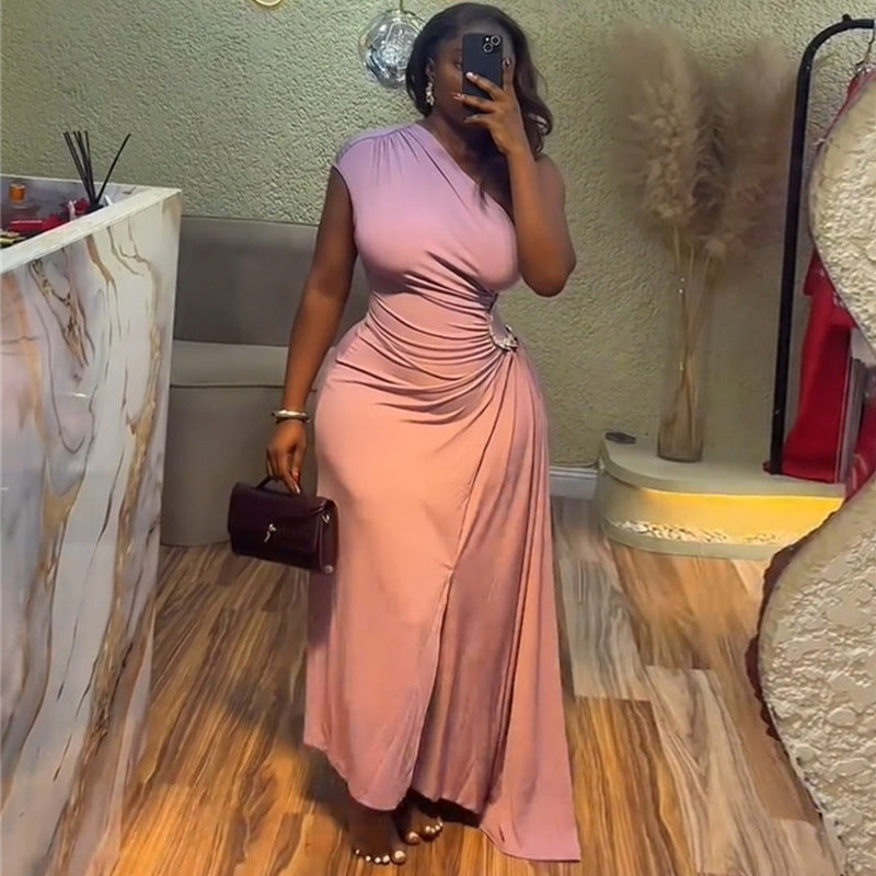 Vestido Maxi Irregular Asimétrico Elegante de Verano para Mujer con Cuello Diagonal Plisado y Cintura Ajustada con Diamantes