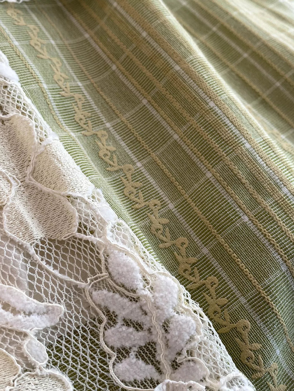A-Linien-Kleid mit Spitzenborte und Patchwork-Muster