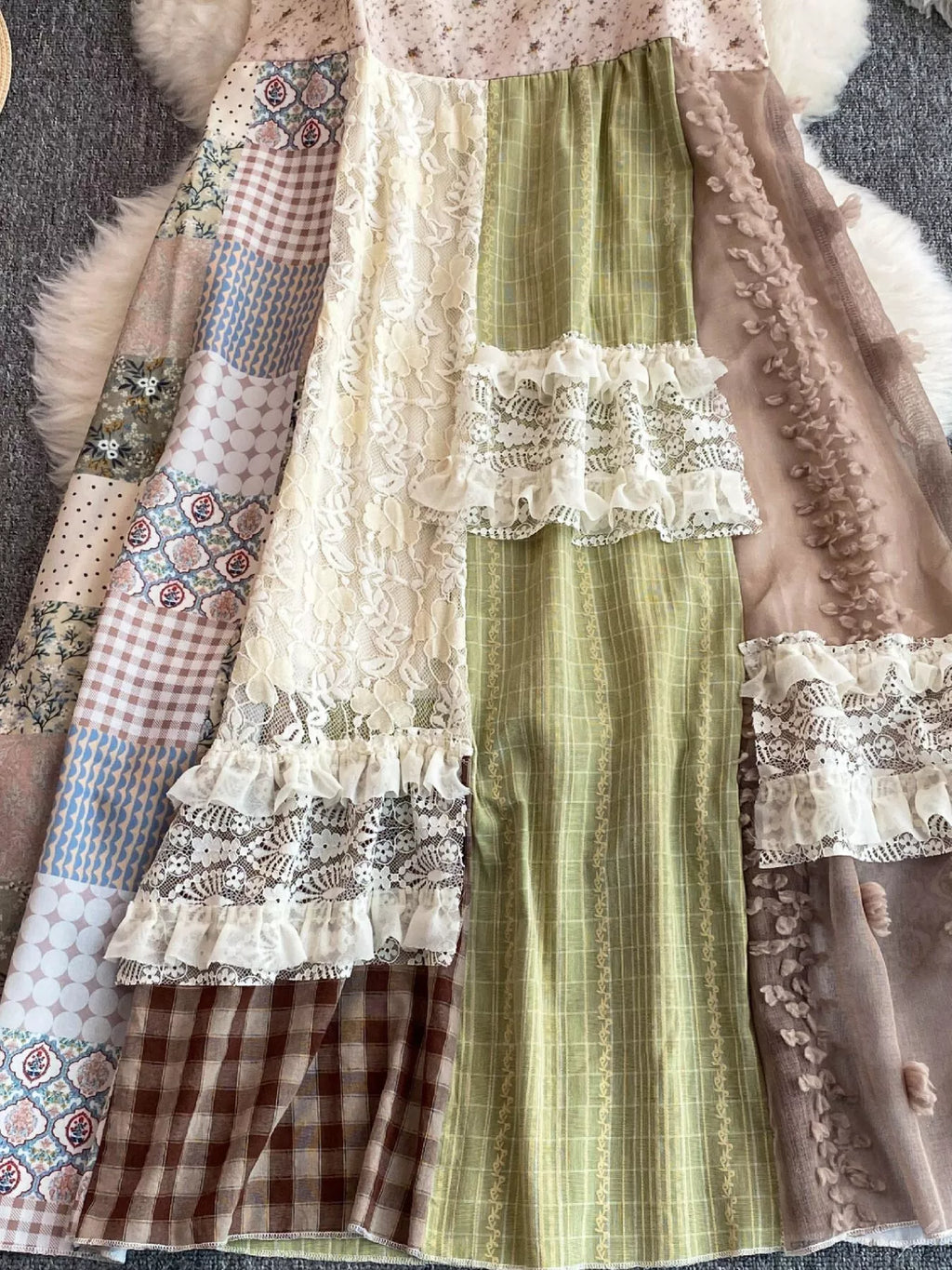 A-Linien-Kleid mit Spitzenborte und Patchwork-Muster