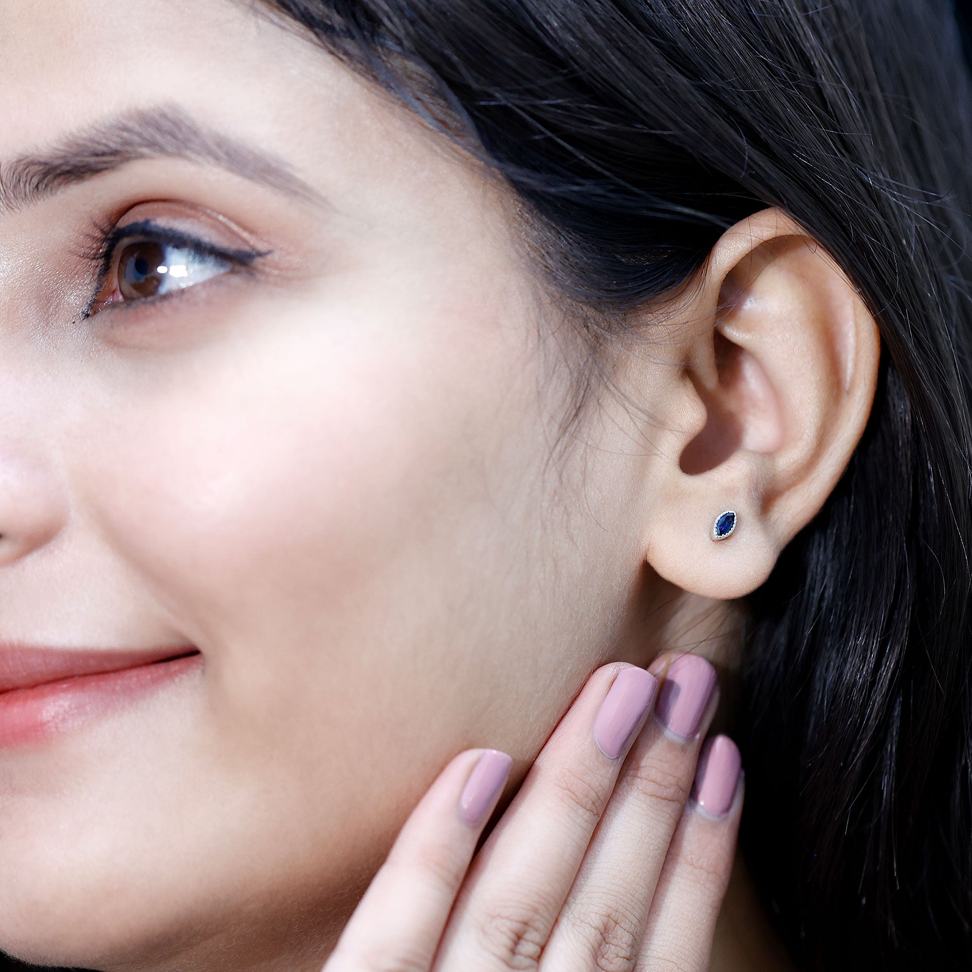 Pendientes de Zafiro Azul Natural de 0,3 Quilates con Corte Marquesa en Plata