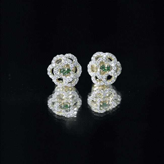 Pendientes de oro amarillo chapados en plata con esmeraldas creadas en laboratorio y diamantes en forma de flor para mujer