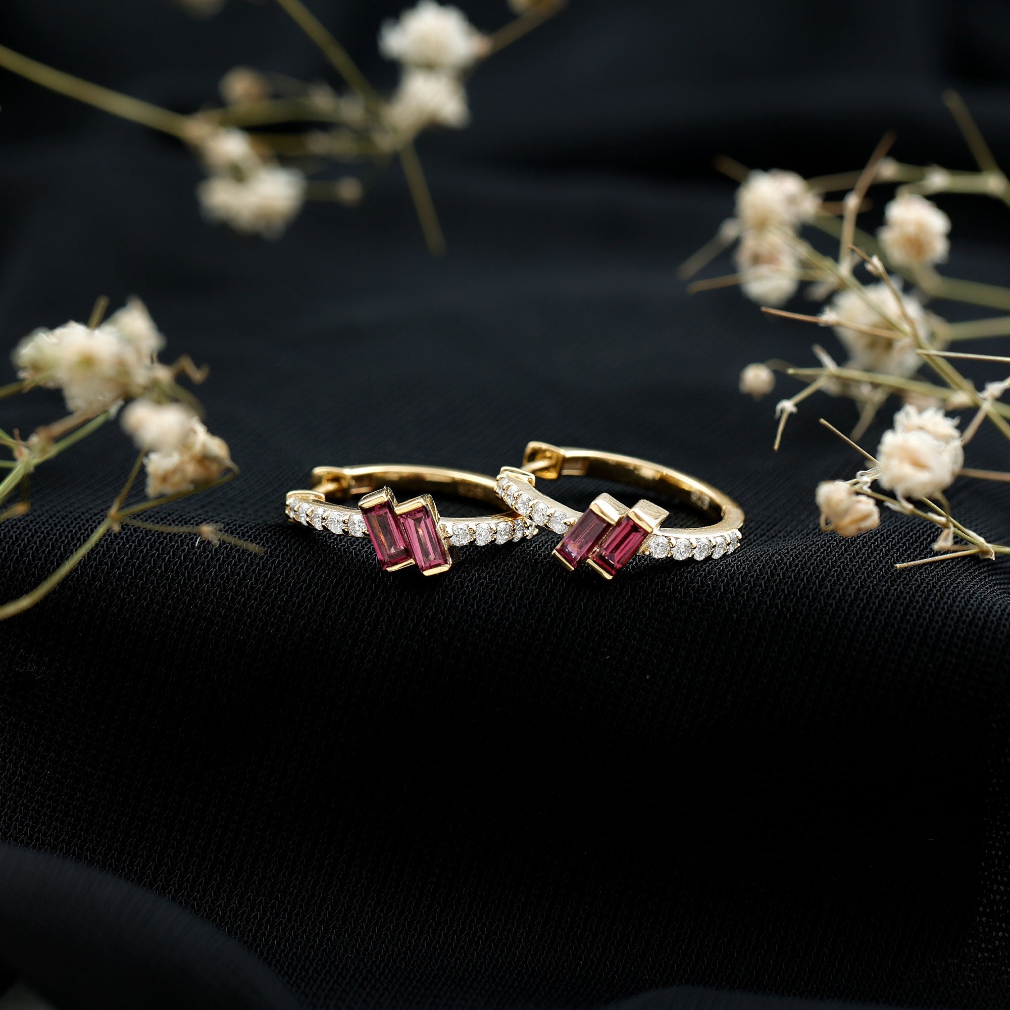 Arracadas de rodolita granate y diamantes en plata con baño de oro