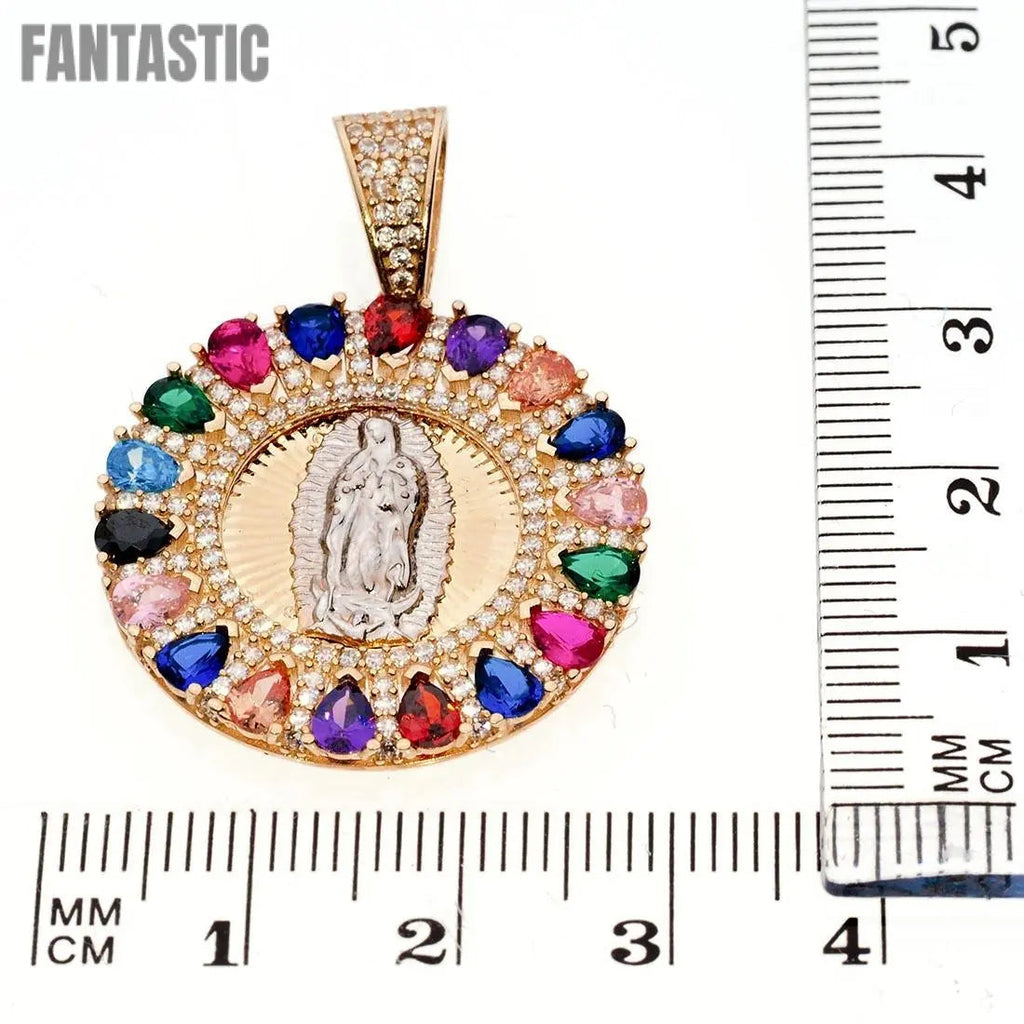 Colgante virgen de Guadalupe de forma redonda con piedras de colores | Oro de 14K con circonita