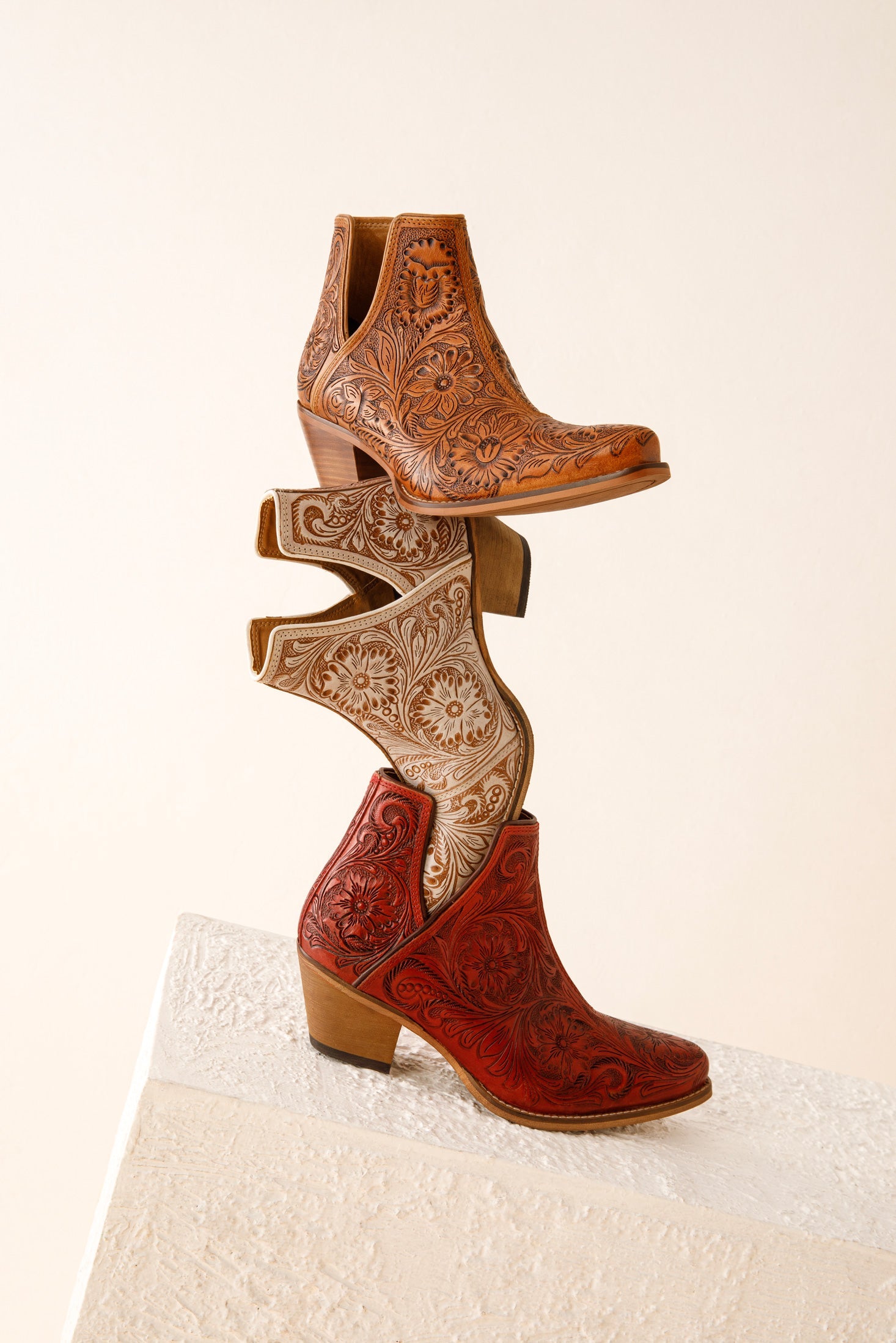Botines Western Moxie Grabados a Mano en Chocolate Blanco