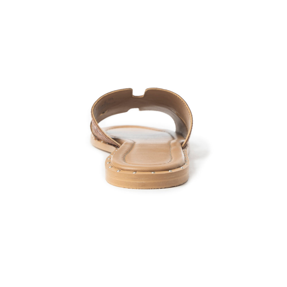 Sandalias sin cordones de cuero repujado Myra Carmina Anne Tan para mujer – Sandalias tipo mule western con recortes en forma de H y adornos de tachuelas