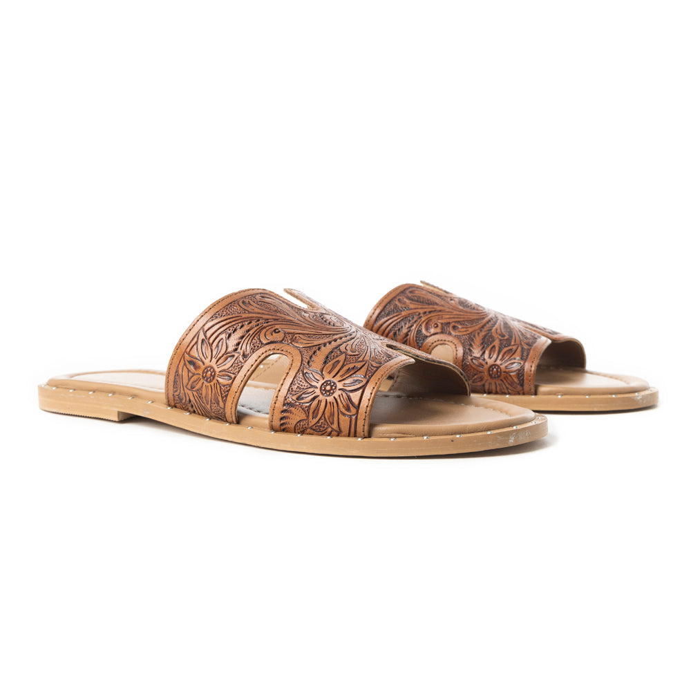 Sandalias sin cordones de cuero repujado Myra Carmina Anne Tan para mujer – Sandalias tipo mule western con recortes en forma de H y adornos de tachuelas