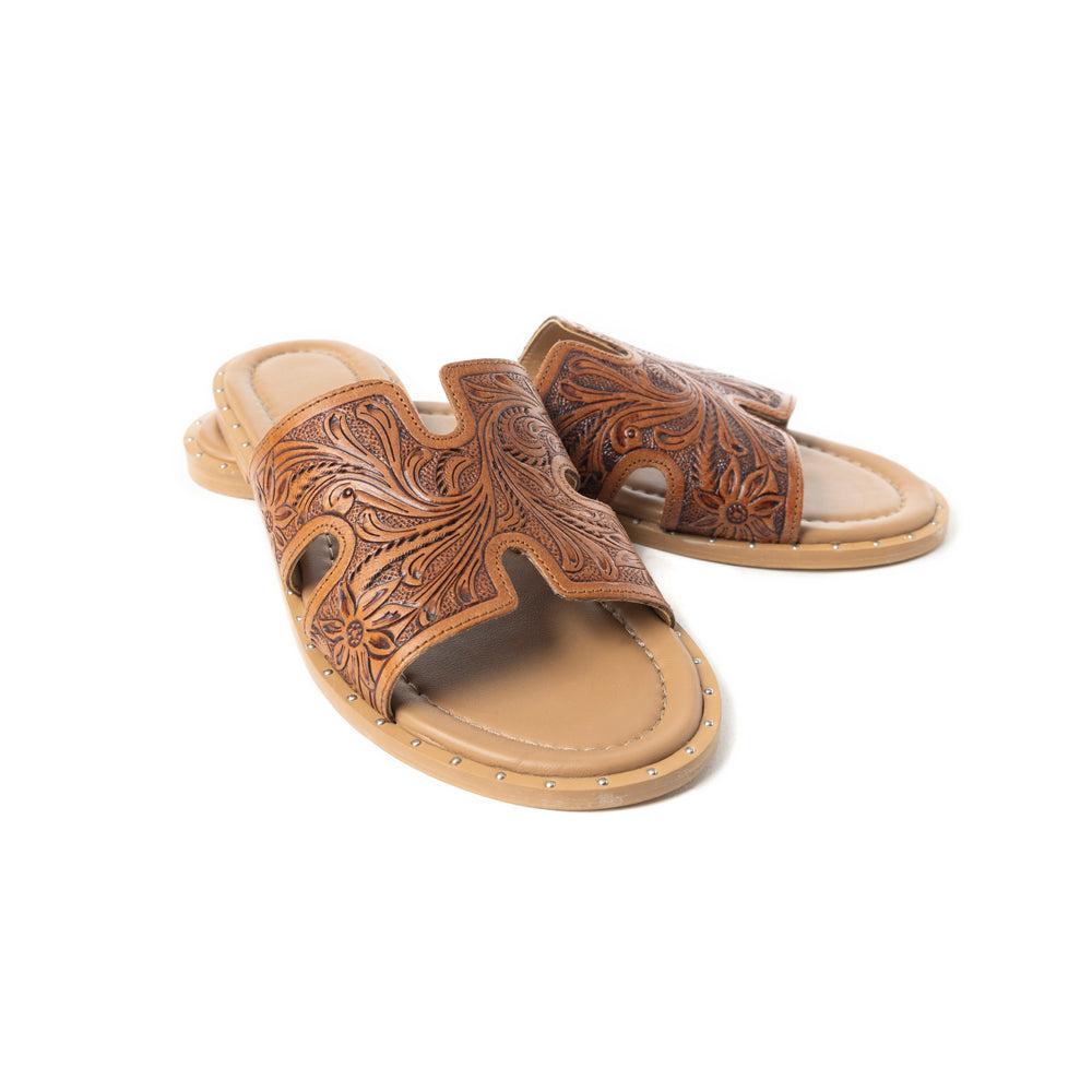Sandalias sin cordones de cuero repujado Myra Carmina Anne Tan para mujer – Sandalias tipo mule western con recortes en forma de H y adornos de tachuelas