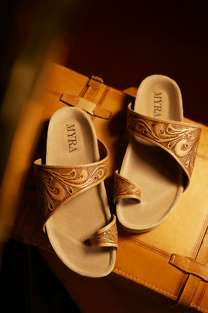 Myra Eastward Winds Leder-Sandalen für Damen – Korksohle, Antik-Finish für Western-Komfort