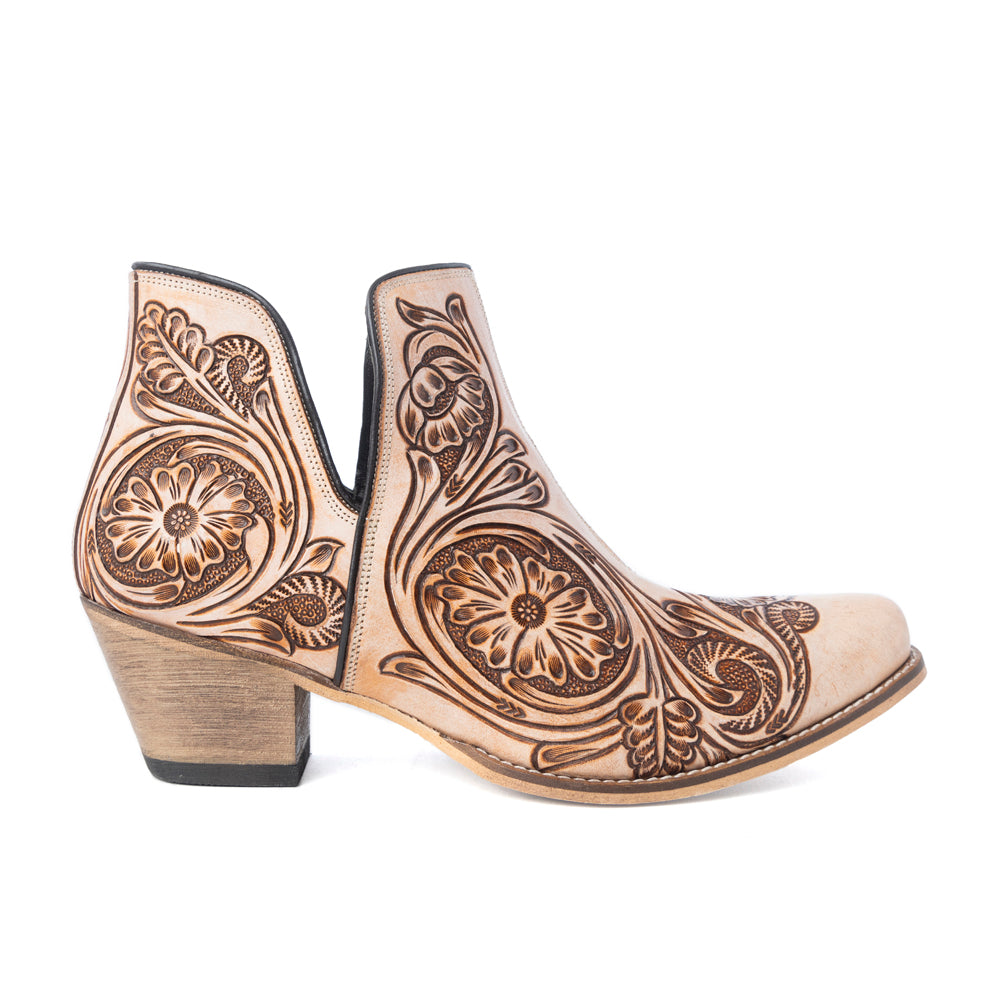 Botines florales estilo western en color crema