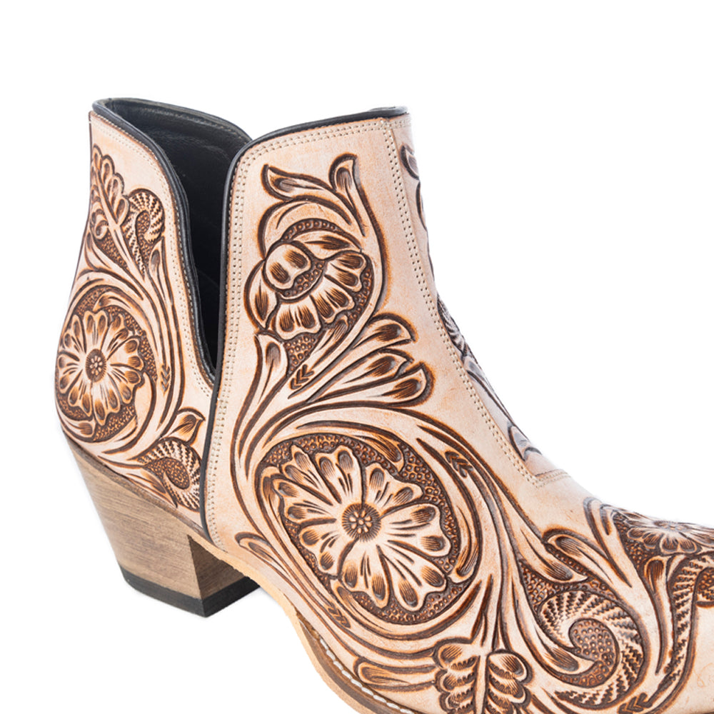 Botines florales estilo western en color crema