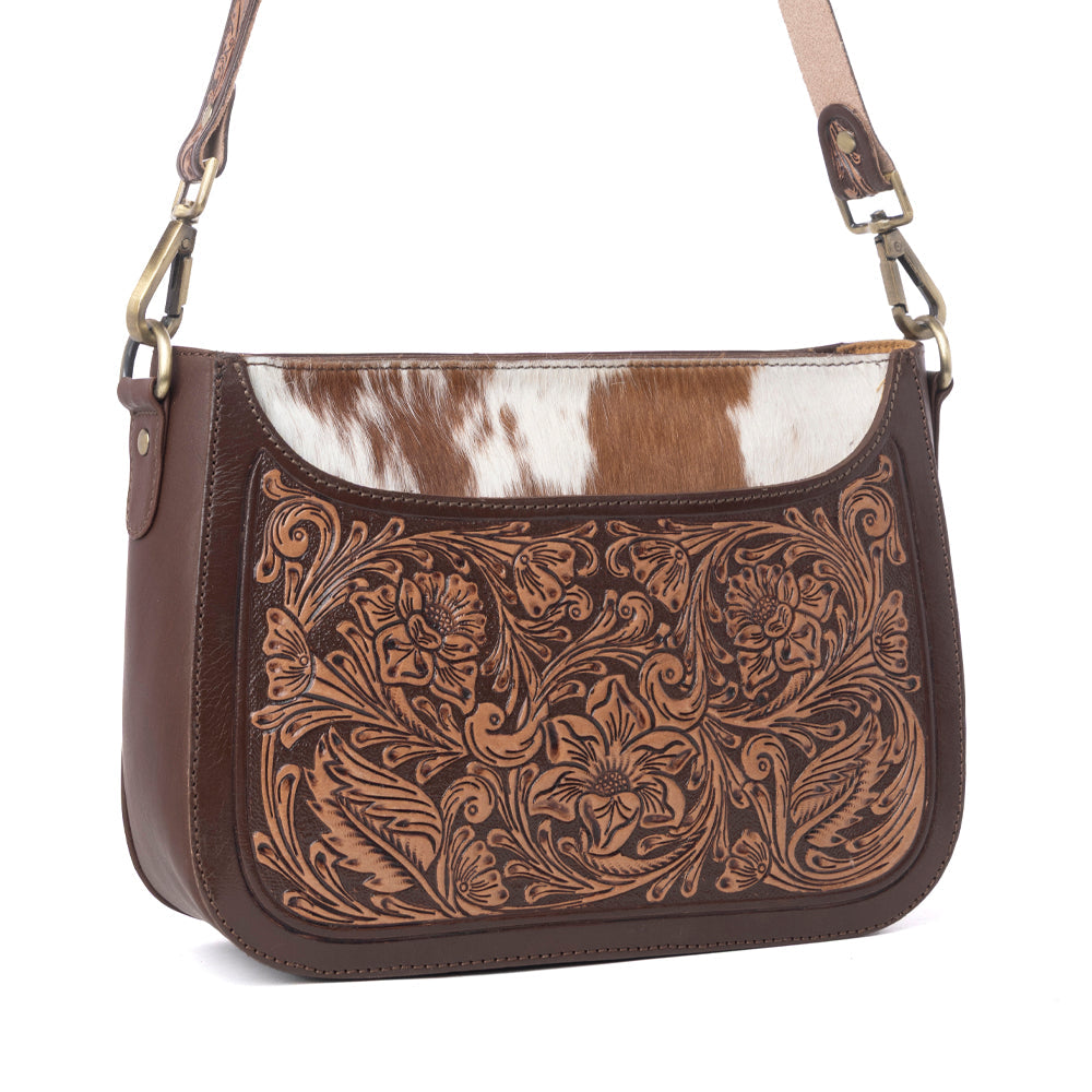 Myra Copper Crest Clutch aus handpunziertem Hairon-Leder in Sattel-Walnuss