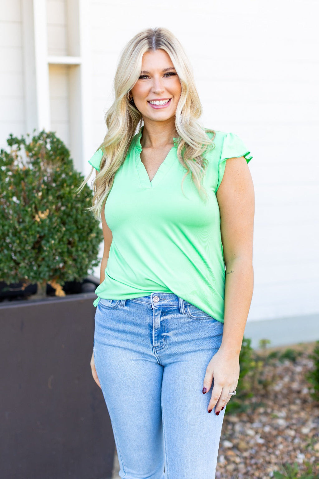 Das Nicole V-Neck Top, Limettengrün