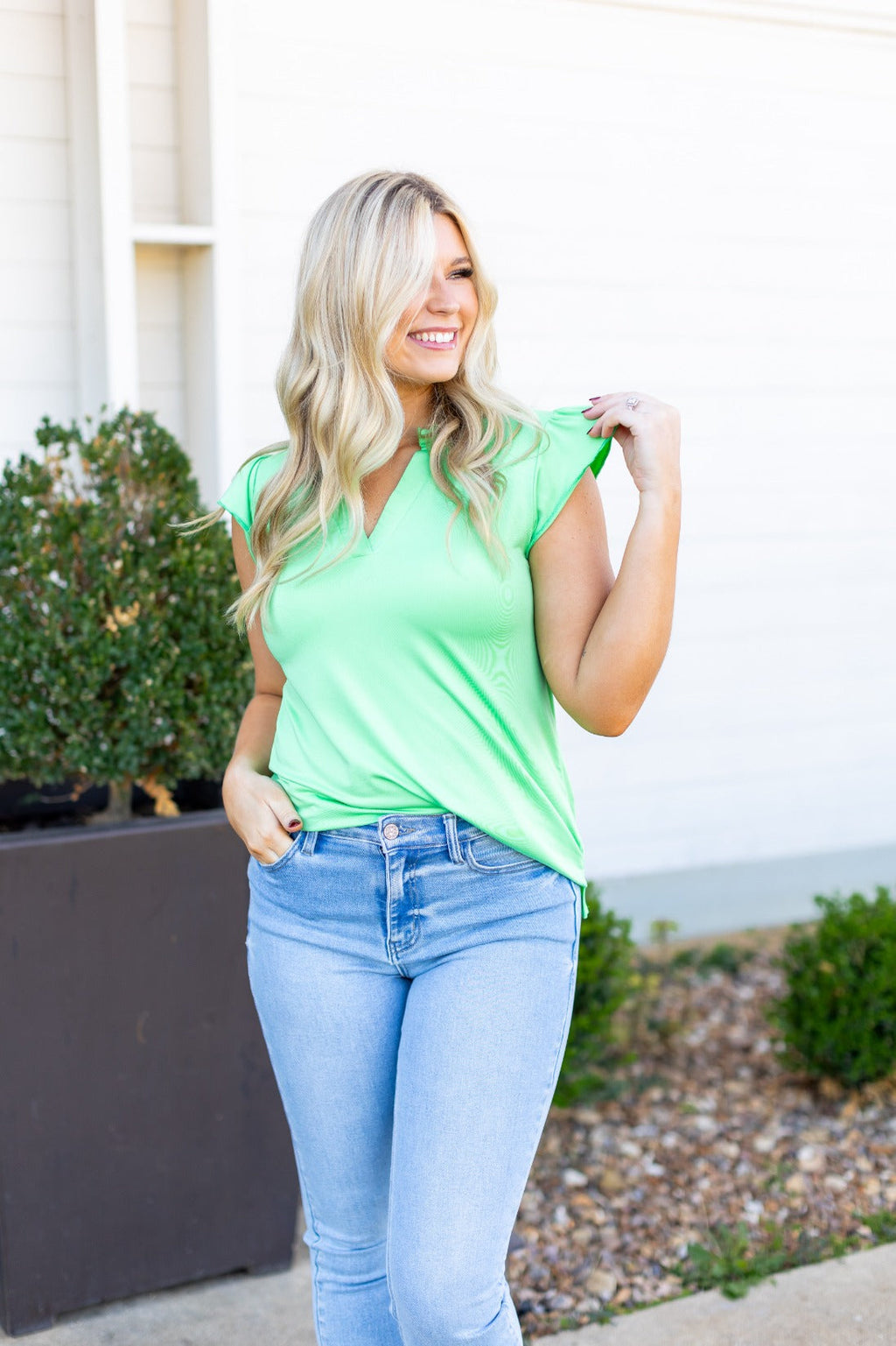 Das Nicole V-Neck Top, Limettengrün