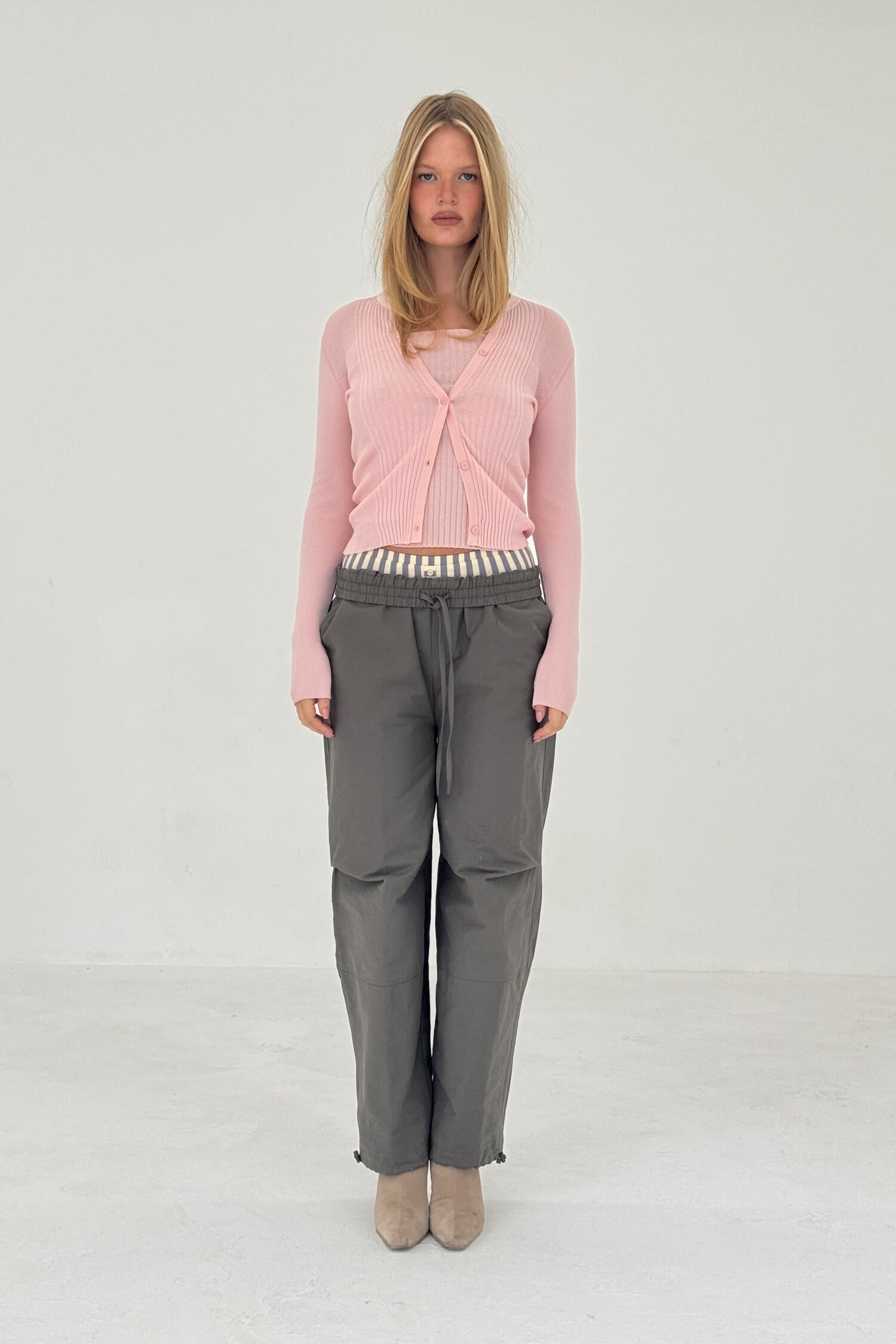 RIBBED KNIT CARDIGAN IN POWDER PINK