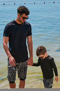 Camisetas de baño de licra negras para hombre T2341