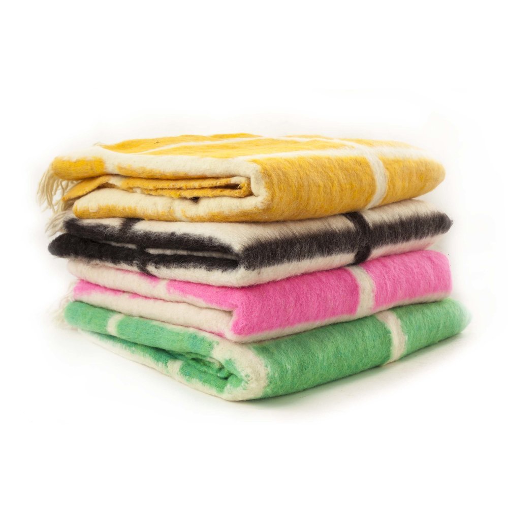Backordered: Momos Grid Blanket- Natural White and Black