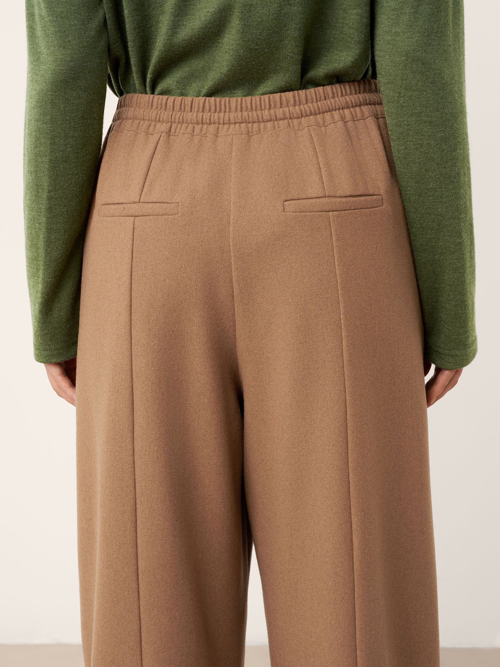Pantalones Priscilla de lana con cordón y bolsillos de parche