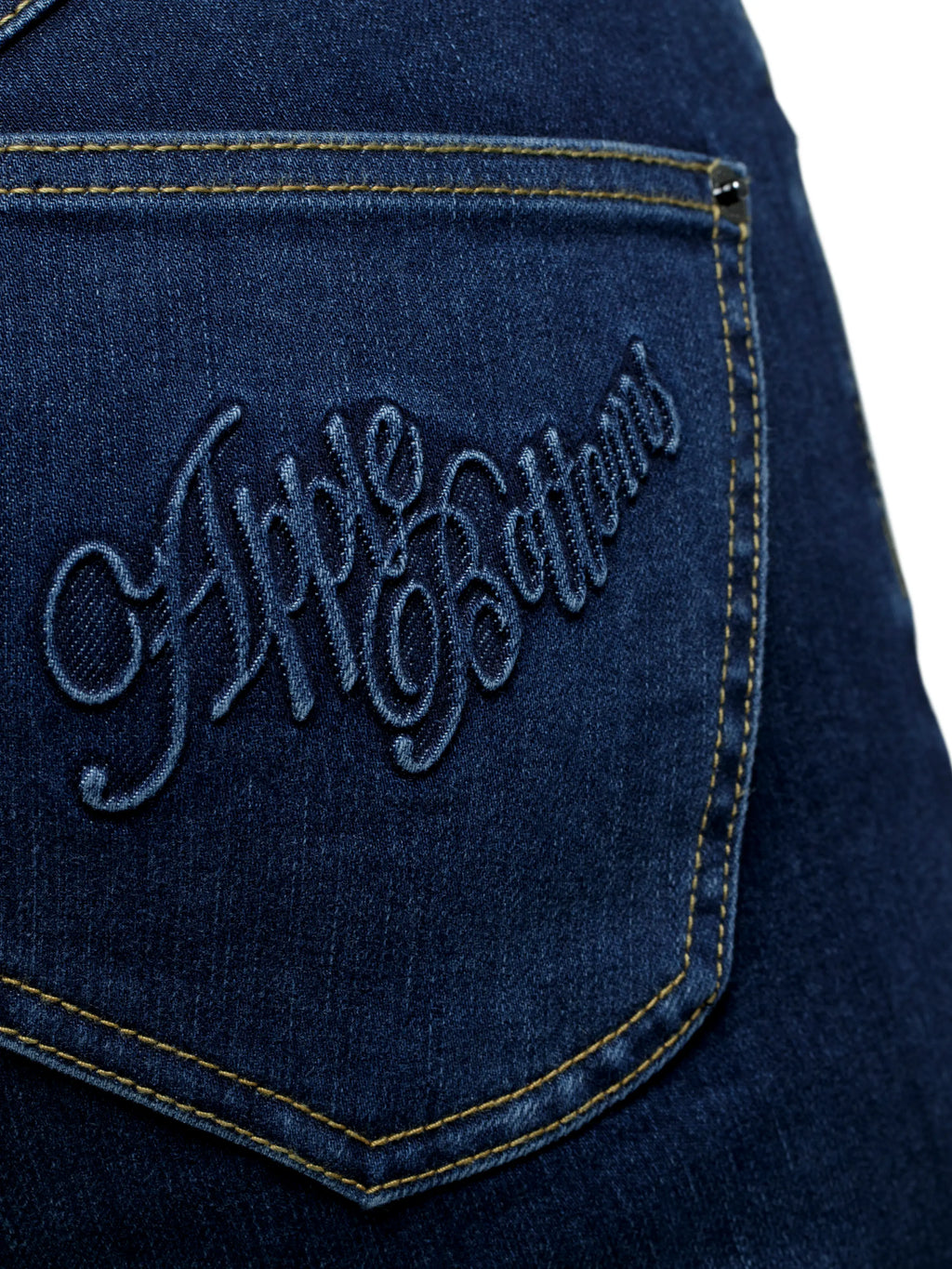 Vaqueros ajustados "Ankle Biter" prohibidos
