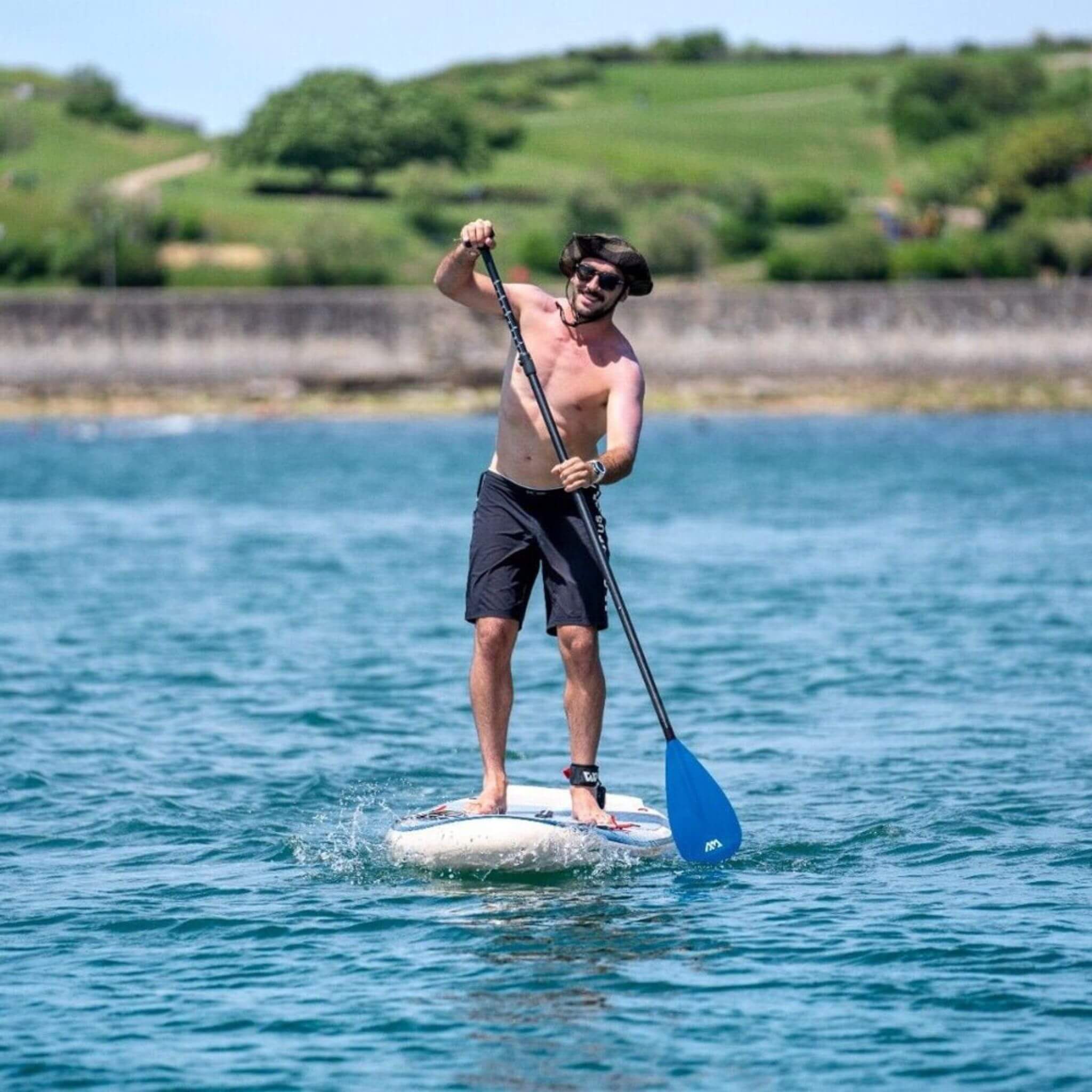 Aqua Marina Magma 11FT Tabla de SUP Hinchable Versátil con Remo Híbrido de Carbono [BT-23MAP] (SAK35791)