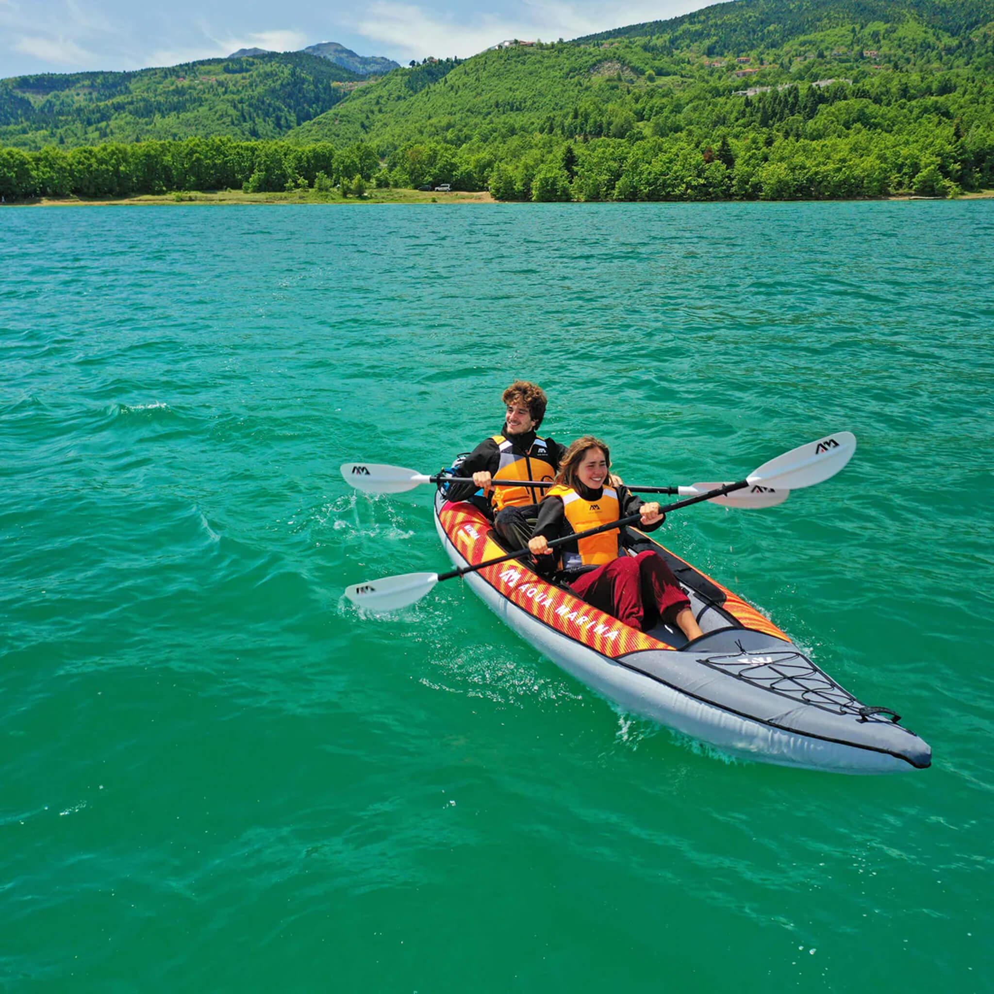 Kayak de travesía de 3,65 m (12 ft) para 2 personas Aqua Marina Memba 390 Premium con cubierta DWF y remos [ME-390] (SAK17282)