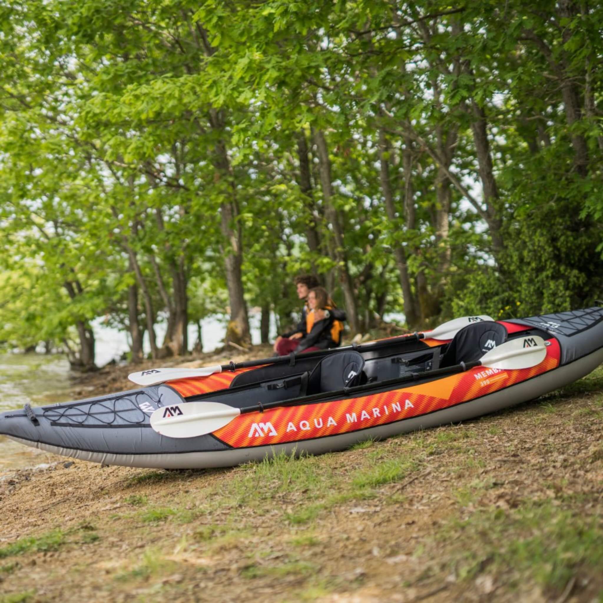 Kayak de travesía de 3,65 m (12 ft) para 2 personas Aqua Marina Memba 390 Premium con cubierta DWF y remos [ME-390] (SAK17282)