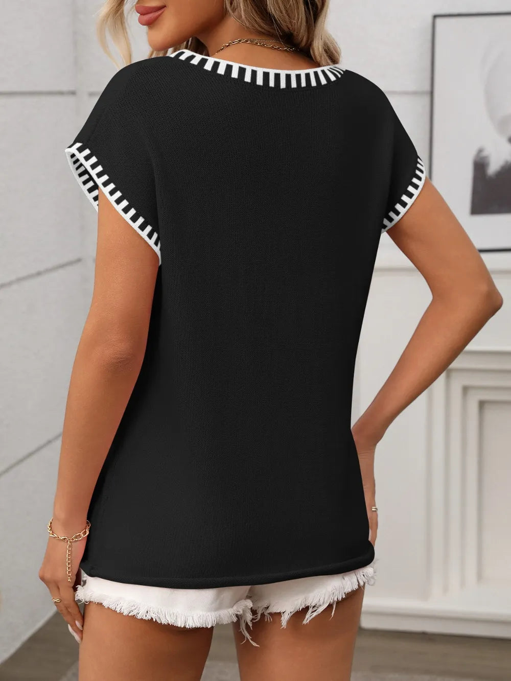 Contrast Trim V-Neck Short Sleeve Knit Top