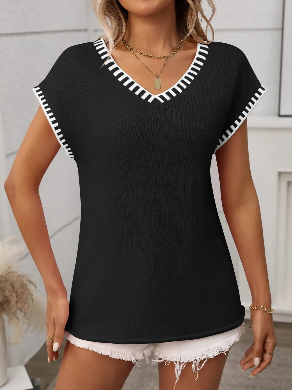 Contrast Trim V-Neck Short Sleeve Knit Top