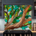 Abrazo Forestal – Protector contra Salpicaduras de Cristal Templado para Cocina | Vitral Inspirado en la Naturaleza