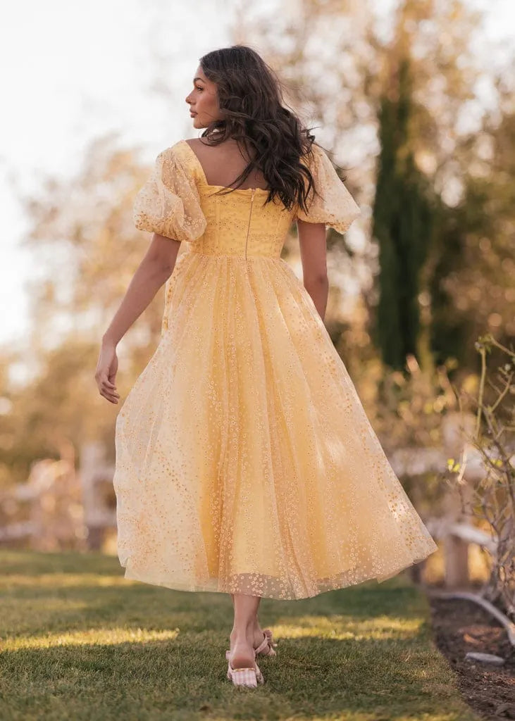 Vestido midi con mangas abullonadas Everbloom en amarillo