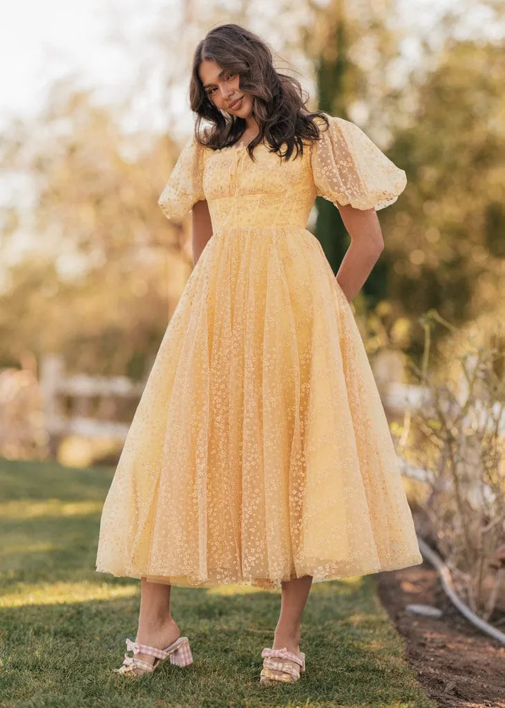 Vestido midi con mangas abullonadas Everbloom en amarillo