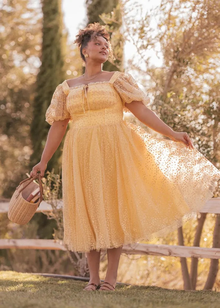 Vestido midi con mangas abullonadas Everbloom en amarillo