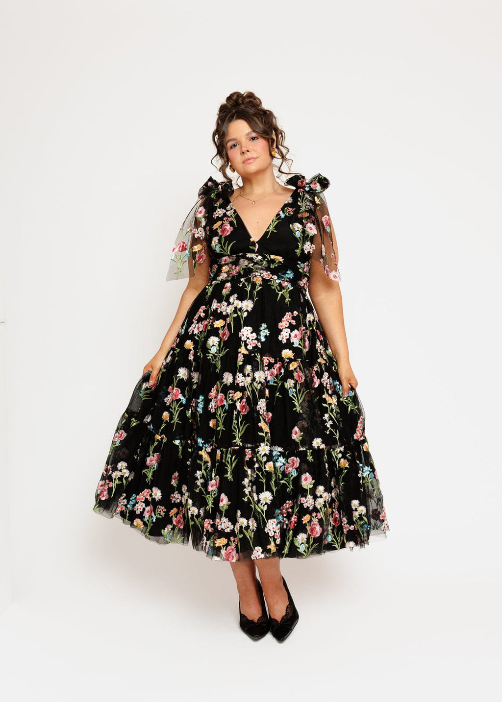 Vestido midi Margaret negro con bordado floral