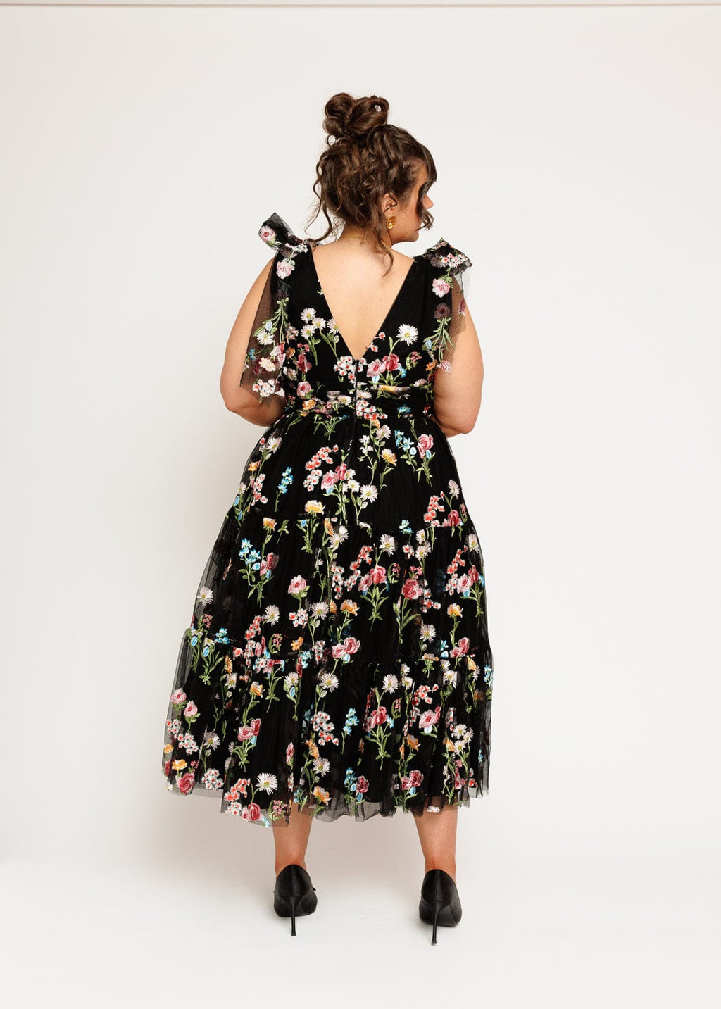 Vestido midi Margaret negro con bordado floral